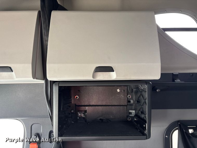 image for item YA2791 2020 Freightliner Cascadia semi truck