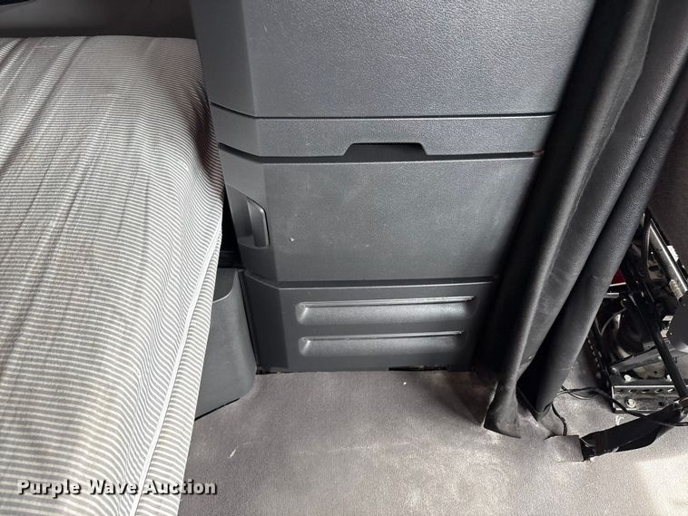 image for item YA2791 2020 Freightliner Cascadia semi truck