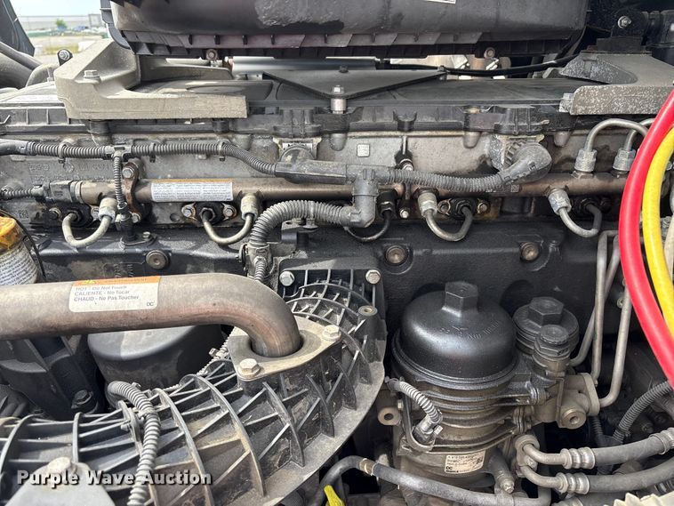 image for item YA2791 2020 Freightliner Cascadia semi truck