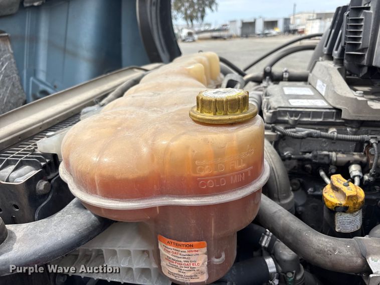 image for item YA2791 2020 Freightliner Cascadia semi truck