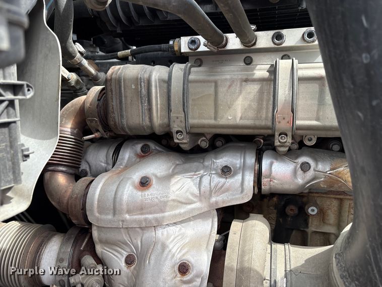 image for item YA2791 2020 Freightliner Cascadia semi truck