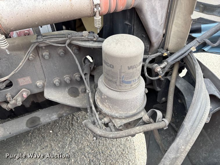 image for item YA2791 2020 Freightliner Cascadia semi truck