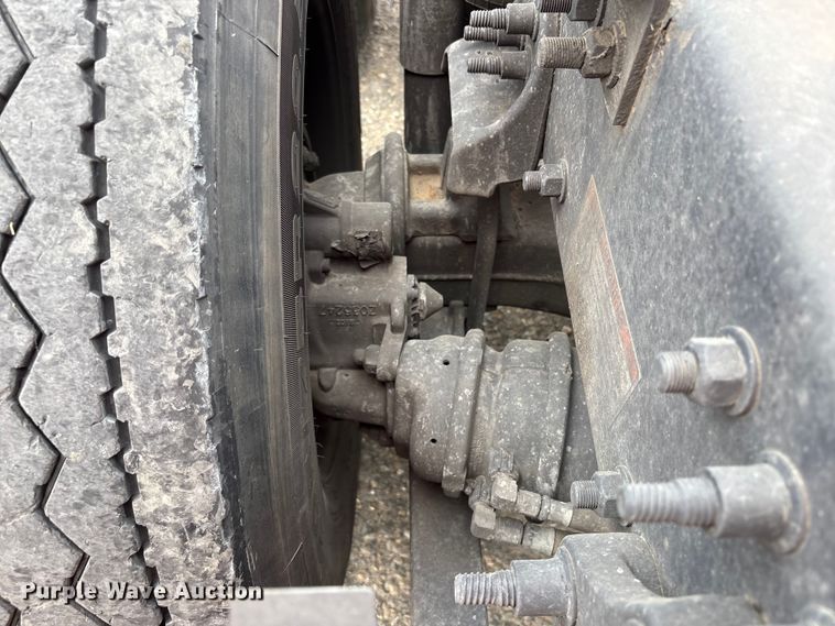 image for item YA2791 2020 Freightliner Cascadia semi truck