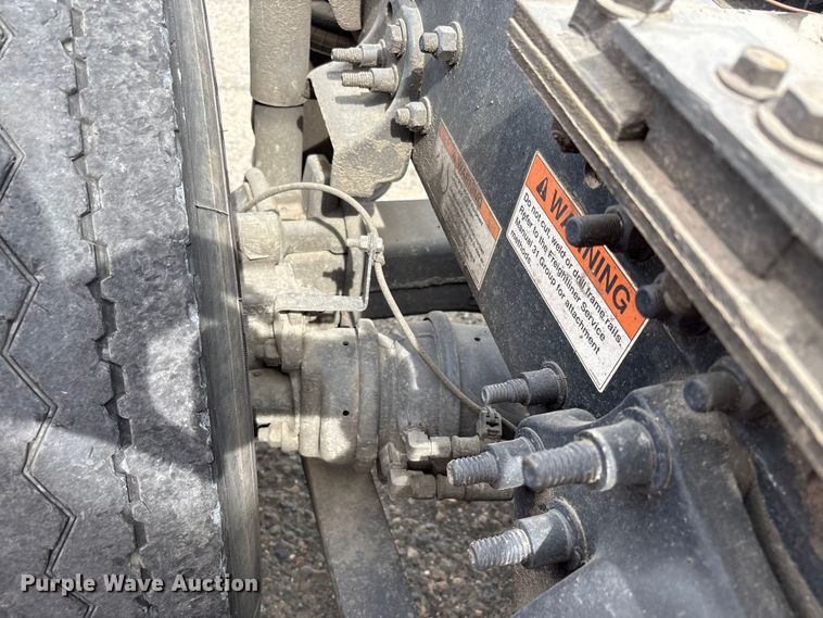 image for item YA2791 2020 Freightliner Cascadia semi truck