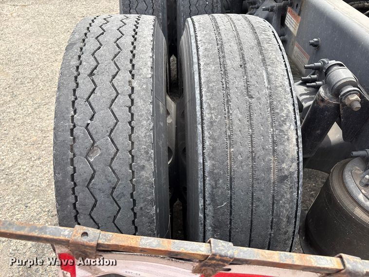 image for item YA2791 2020 Freightliner Cascadia semi truck