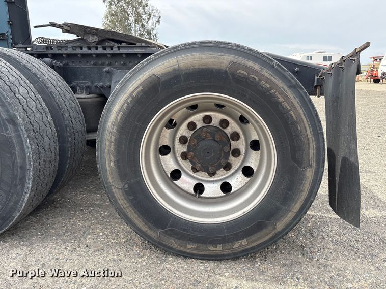 image for item YA2791 2020 Freightliner Cascadia semi truck