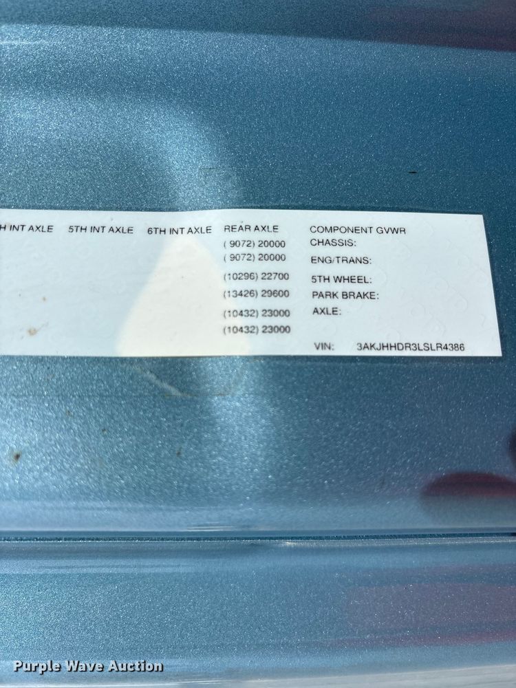 image for item YA2791 2020 Freightliner Cascadia semi truck