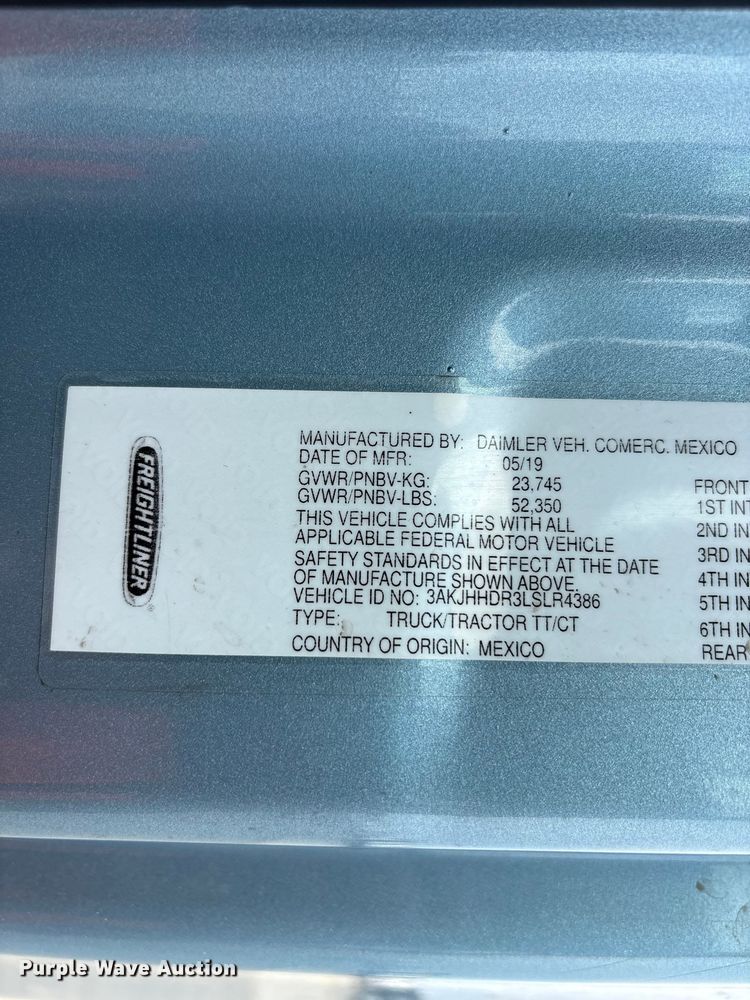 image for item YA2791 2020 Freightliner Cascadia semi truck