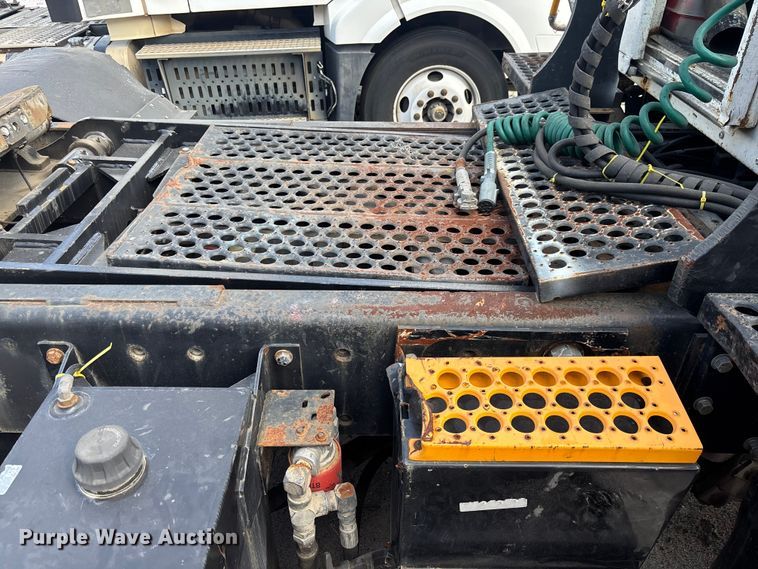 image for item YA2798 2003 Ottawa 30 yard truck