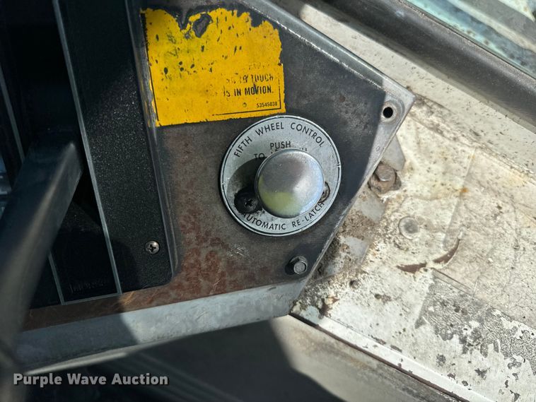 image for item YA2957 1996 Ottawa Commando 30 yard truck