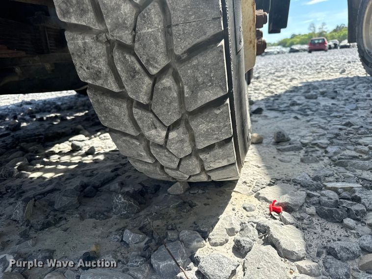 image for item YA2957 1996 Ottawa Commando 30 yard truck