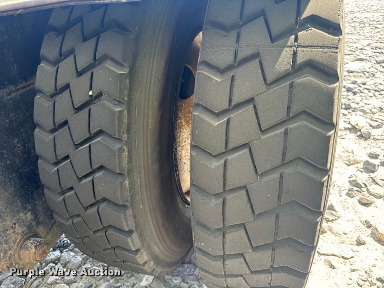 image for item YA2957 1996 Ottawa Commando 30 yard truck