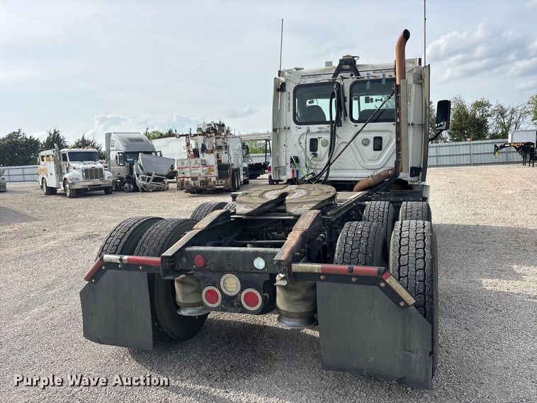 image for item YA3020 2015 Freightliner Cascadia semi truck