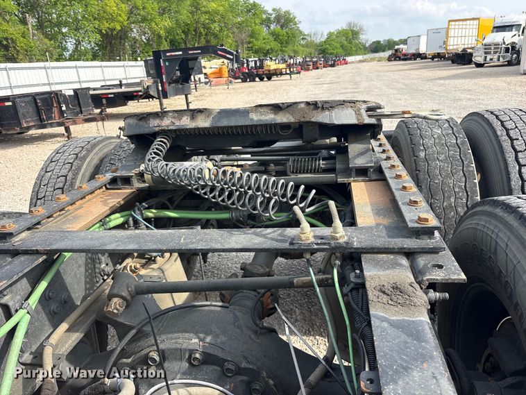 image for item YA3020 2015 Freightliner Cascadia semi truck