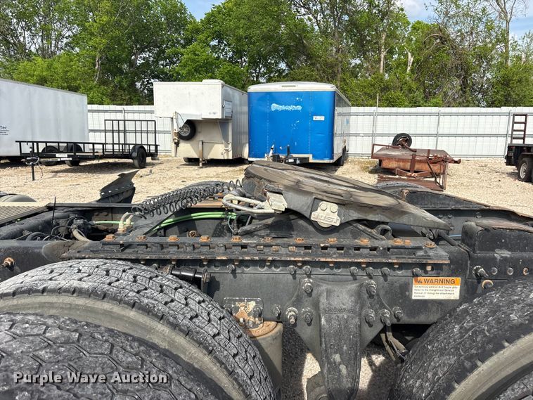 image for item YA3020 2015 Freightliner Cascadia semi truck