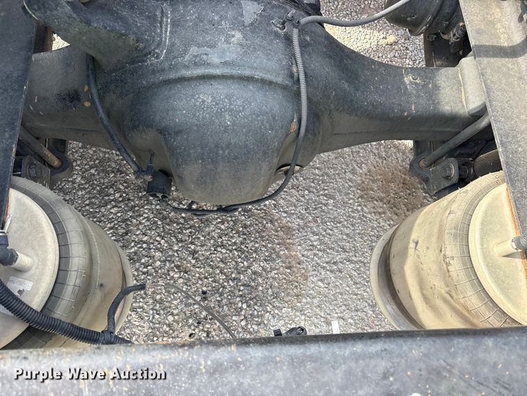 image for item YA3020 2015 Freightliner Cascadia semi truck