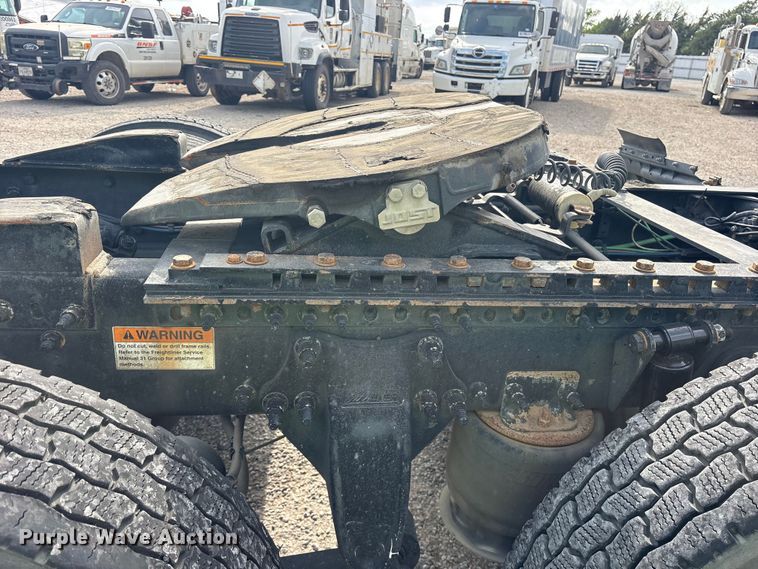 image for item YA3020 2015 Freightliner Cascadia semi truck