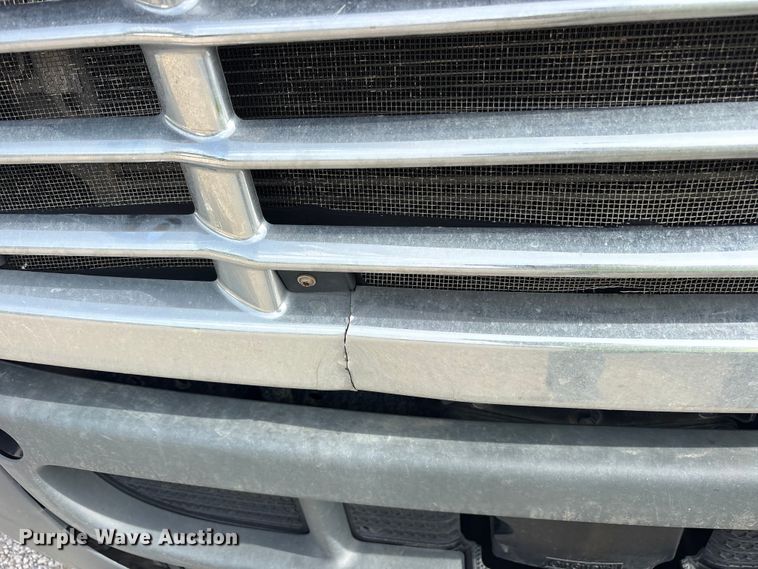 image for item YA3020 2015 Freightliner Cascadia semi truck