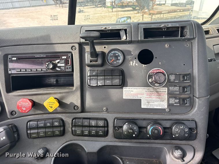 image for item YA3020 2015 Freightliner Cascadia semi truck