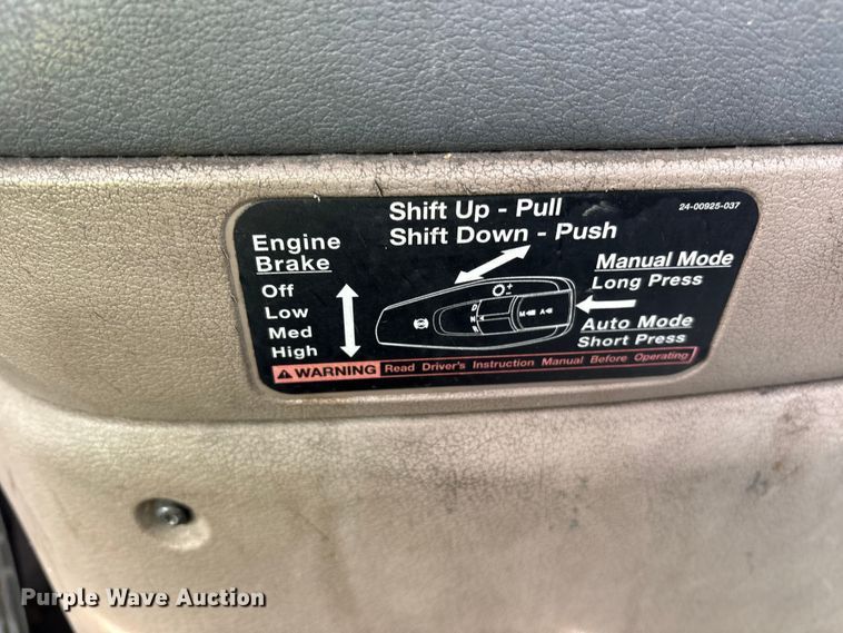 image for item YA3020 2015 Freightliner Cascadia semi truck