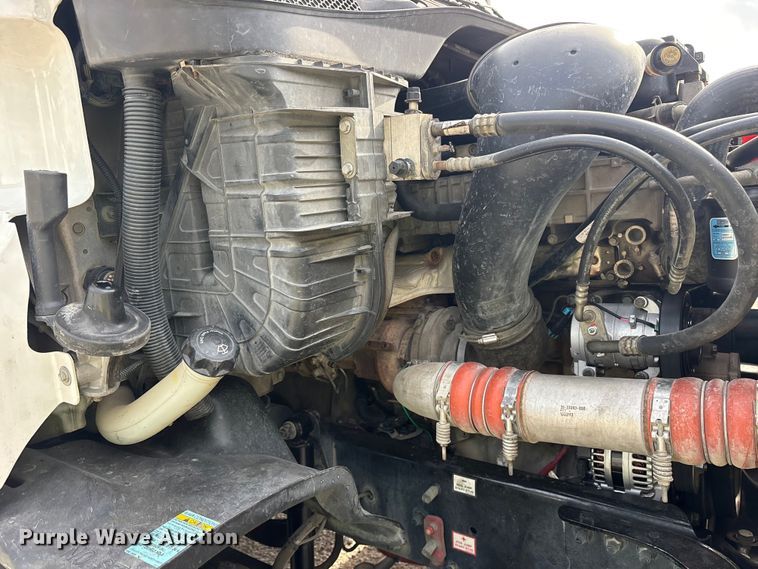 image for item YA3020 2015 Freightliner Cascadia semi truck