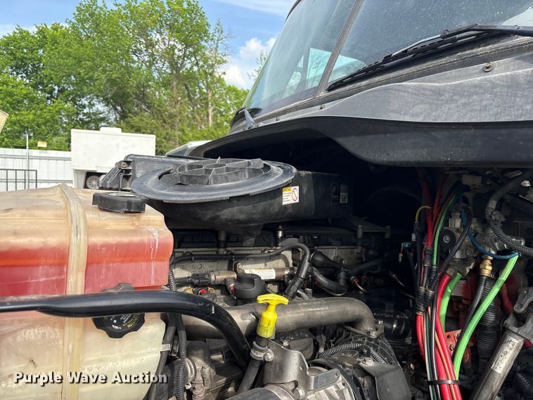 image for item YA3020 2015 Freightliner Cascadia semi truck