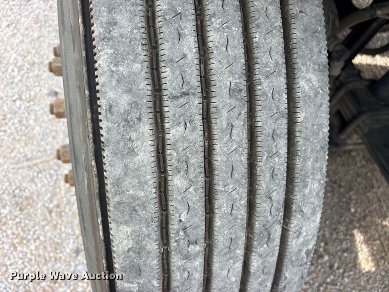 image for item YA3020 2015 Freightliner Cascadia semi truck