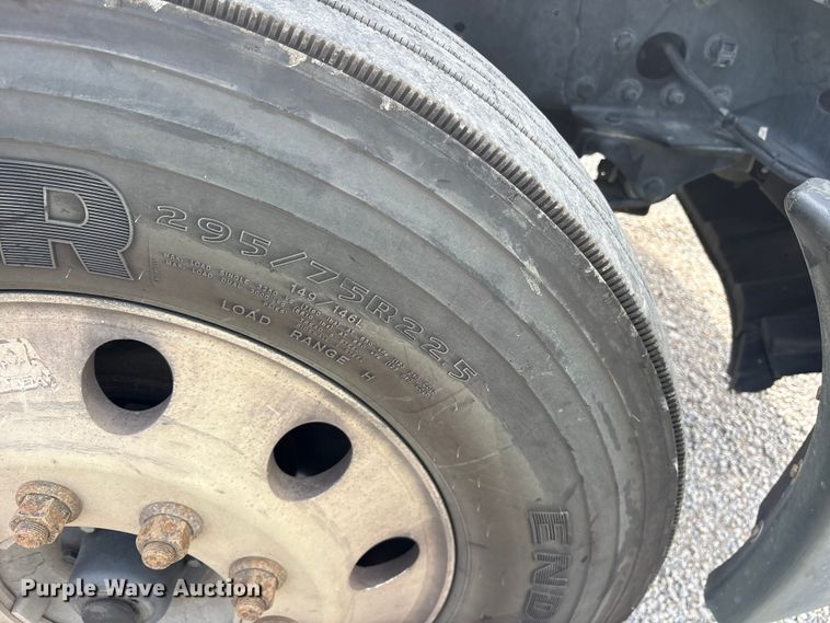 image for item YA3020 2015 Freightliner Cascadia semi truck