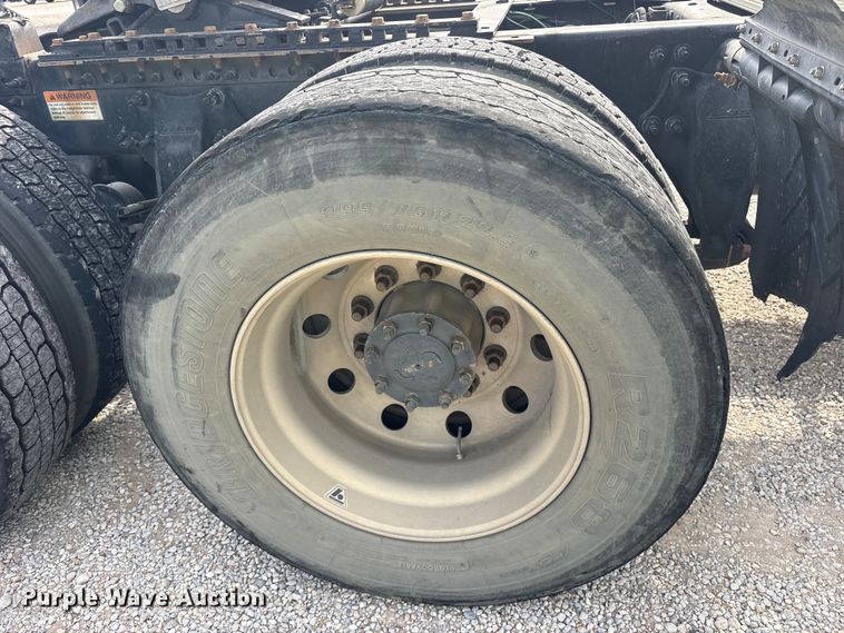 image for item YA3020 2015 Freightliner Cascadia semi truck