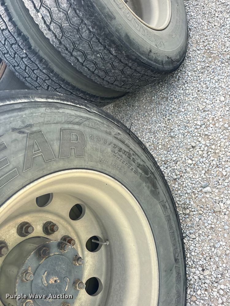 image for item YA3020 2015 Freightliner Cascadia semi truck