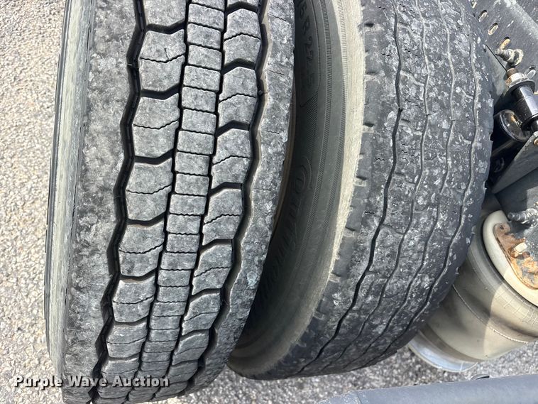 image for item YA3020 2015 Freightliner Cascadia semi truck