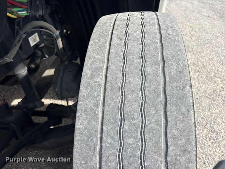 image for item YA3020 2015 Freightliner Cascadia semi truck