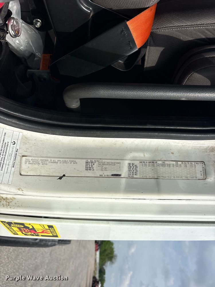 image for item YA3020 2015 Freightliner Cascadia semi truck