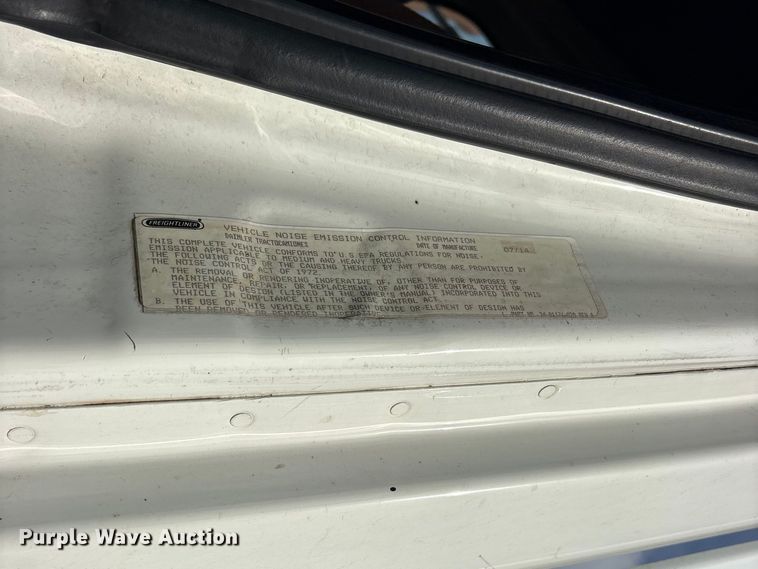 image for item YA3020 2015 Freightliner Cascadia semi truck