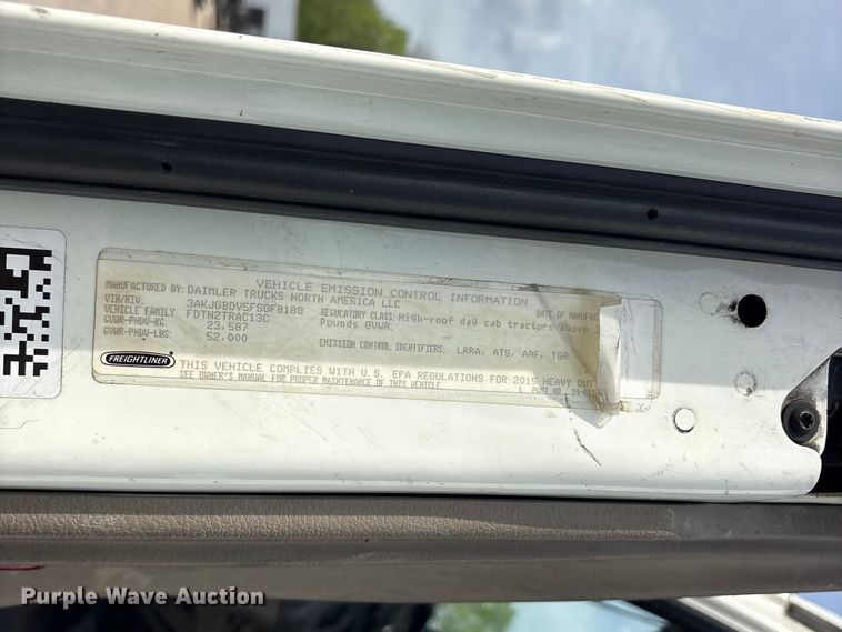 image for item YA3020 2015 Freightliner Cascadia semi truck