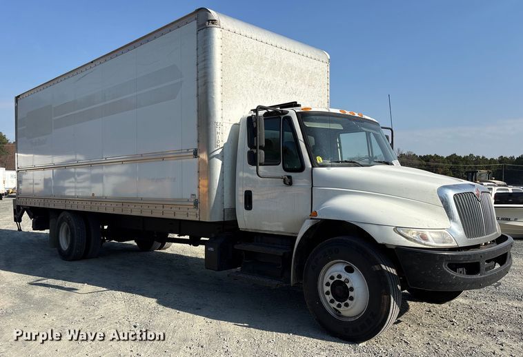 image for item YA6108 2018 International 4300 box truck
