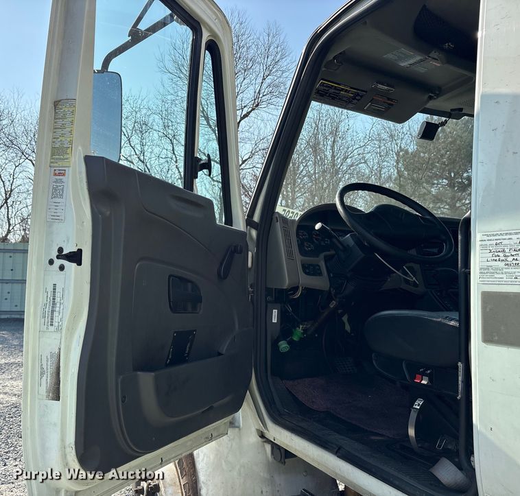 image for item YA6108 2018 International 4300 box truck