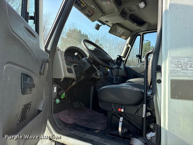 image for item YA6108 2018 International 4300 box truck