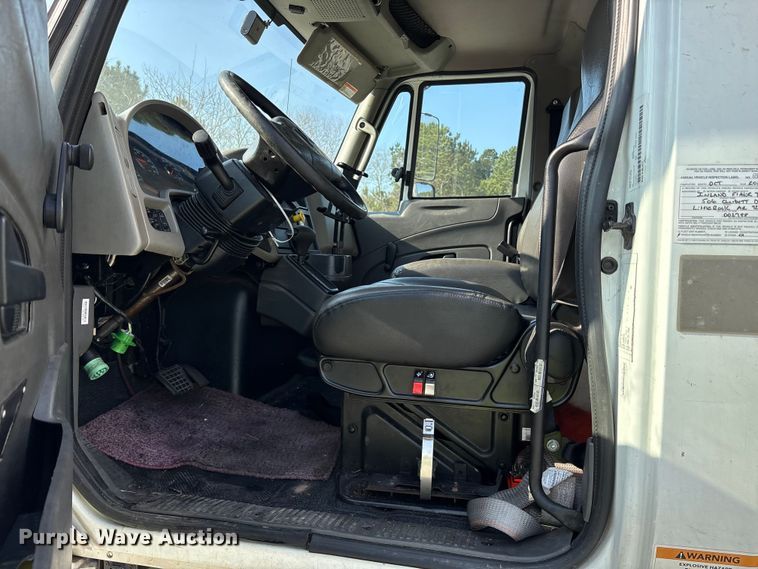 image for item YA6108 2018 International 4300 box truck