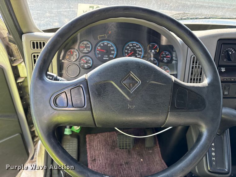 image for item YA6108 2018 International 4300 box truck