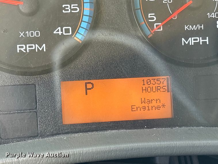 image for item YA6108 2018 International 4300 box truck