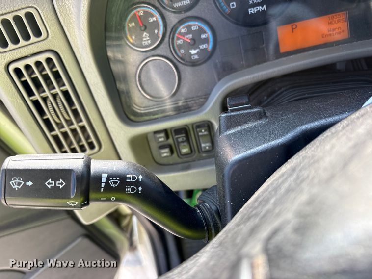 image for item YA6108 2018 International 4300 box truck