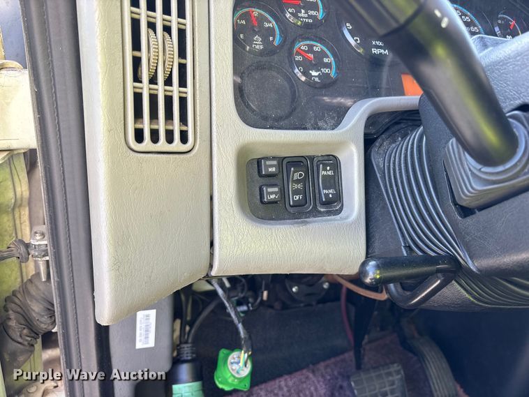 image for item YA6108 2018 International 4300 box truck