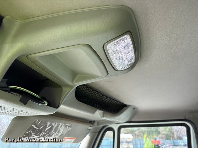 image for item YA6108 2018 International 4300 box truck