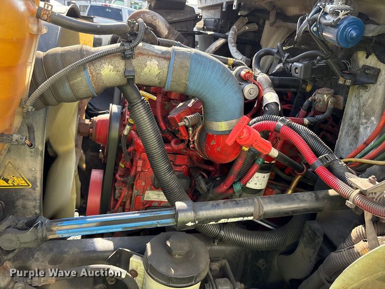 image for item YA6108 2018 International 4300 box truck