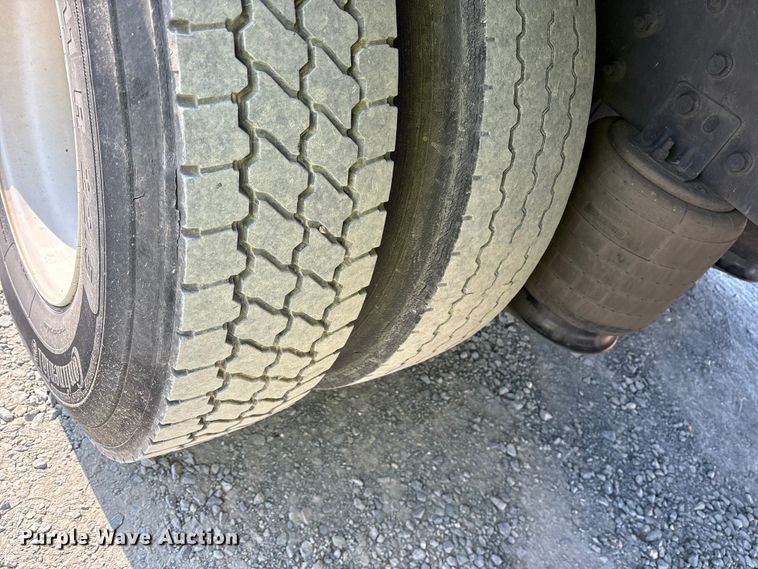 image for item YA6108 2018 International 4300 box truck