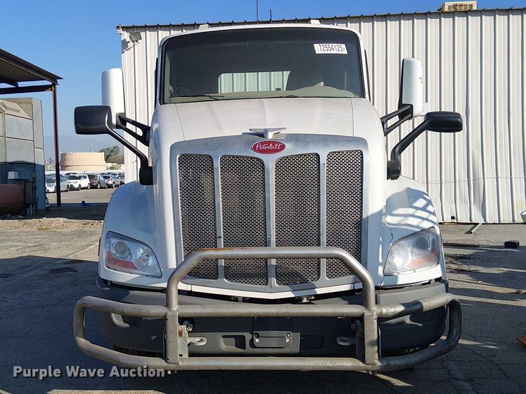 image for item YA6109 2019 Peterbilt 579 truck cab and chassis