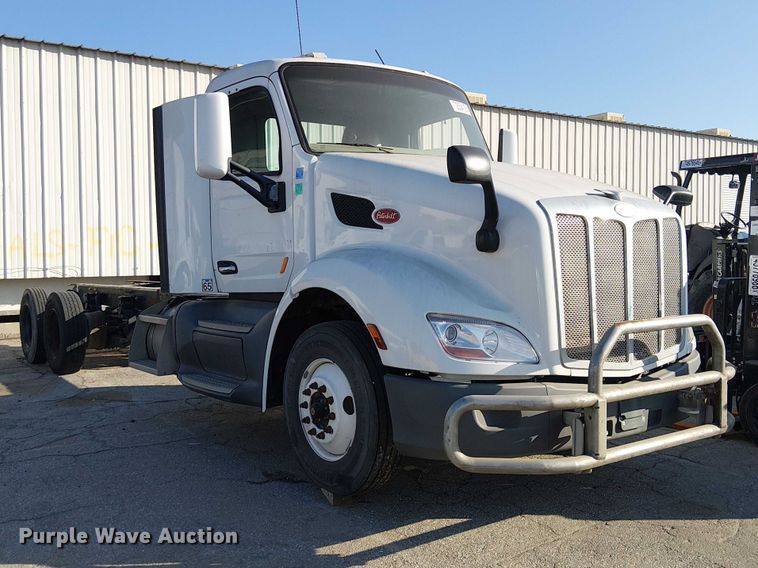 image for item YA6109 2019 Peterbilt 579 truck cab and chassis