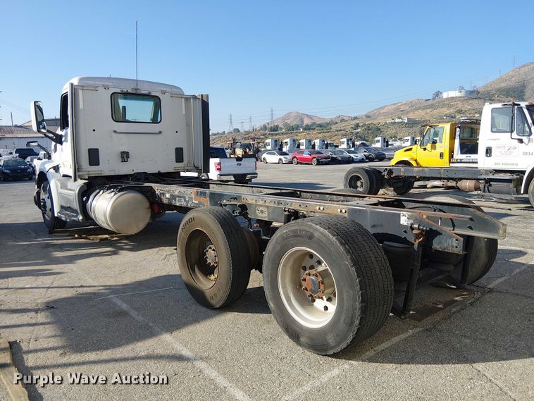 image for item YA6109 2019 Peterbilt 579 truck cab and chassis