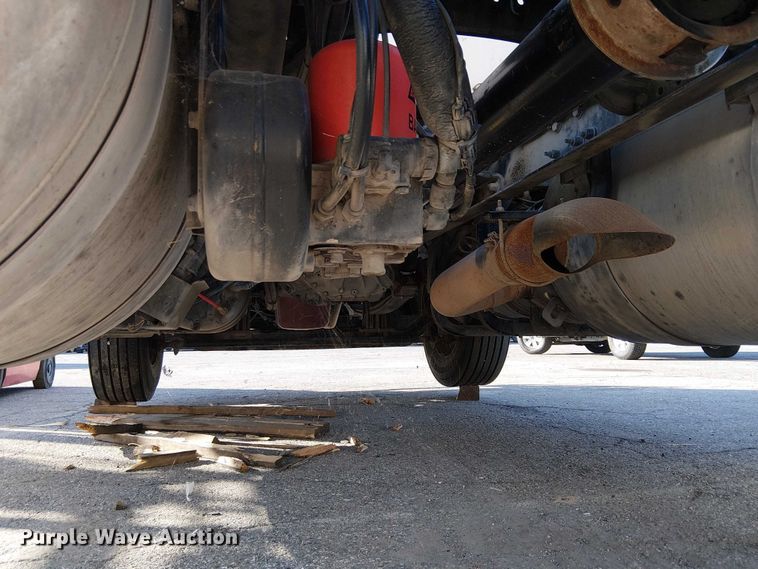 image for item YA6109 2019 Peterbilt 579 truck cab and chassis